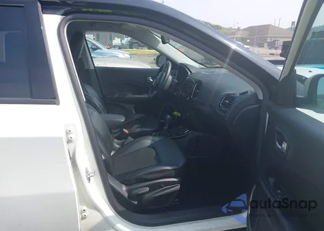 2020 Jeep Compass Altitude 4X4 z USA, uszkodzony, nr VIN 3C4NJDBB6LT157841